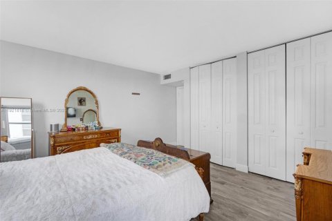 Condominio en venta en Pompano Beach, Florida, 2 dormitorios, 133.22 m2 № 2035312 - foto 12