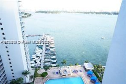 Copropriété à louer à North Bay Village, Floride: 2 chambres, 95.69 m2 № 1923745 - photo 1