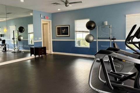 Condo in Pembroke Pines, Florida, 2 bedrooms  № 2006341 - photo 19