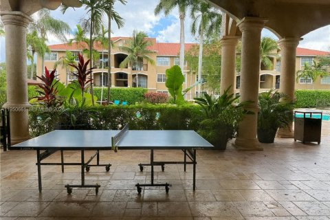 Condo in Pembroke Pines, Florida, 2 bedrooms  № 2006341 - photo 11