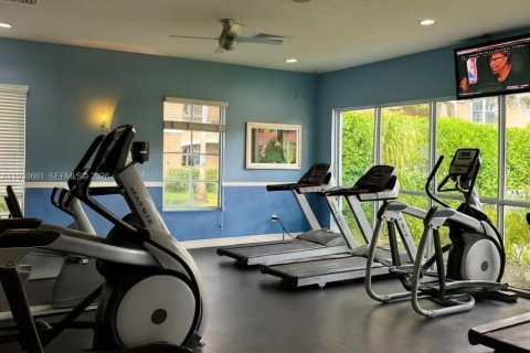 Condo in Pembroke Pines, Florida, 2 bedrooms  № 2006341 - photo 10
