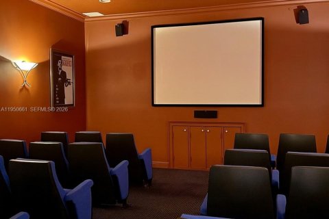 Condo in Pembroke Pines, Florida, 2 bedrooms  № 2006341 - photo 7