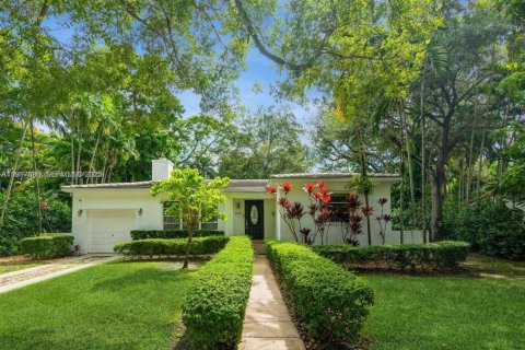 Casa en venta en Coral Gables, Florida, 2 dormitorios № 1977158 - foto 3
