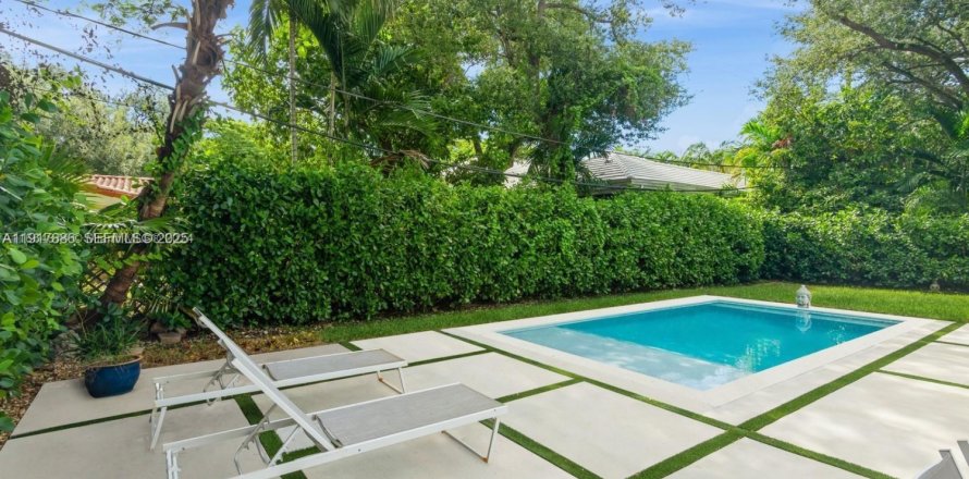 Casa en Coral Gables, Florida 2 dormitorios № 1977158