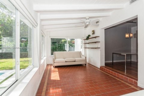 Casa en venta en Coral Gables, Florida, 2 dormitorios № 1977158 - foto 13