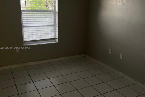 Condominio en venta en Hialeah, Florida, 2 dormitorios, 92.53 m2 № 2066118 - foto 9