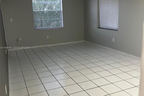 Condominio en Hialeah, Florida, 2 dormitorios  № 2066118