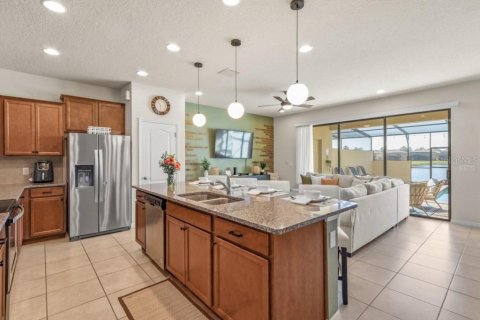 Adosado en venta en Kissimmee, Florida, 5 dormitorios, 210.24 m2 № 2215188 - foto 3