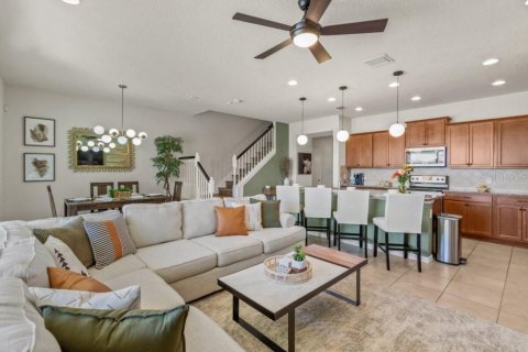 Adosado en venta en Kissimmee, Florida, 5 dormitorios, 210.24 m2 № 2215188 - foto 2