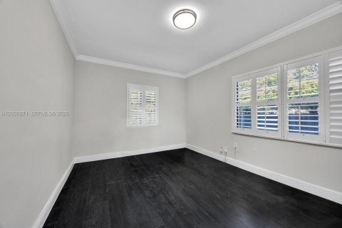 Villa ou maison à vendre à Miami, Floride: 3 chambres, 131.18 m2 № 2431281 - photo 14