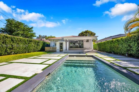 Villa ou maison à vendre à Miami, Floride: 3 chambres, 131.18 m2 № 2431281 - photo 2
