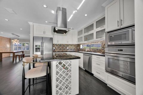Villa ou maison à vendre à Miami, Floride: 3 chambres, 131.18 m2 № 2431281 - photo 4