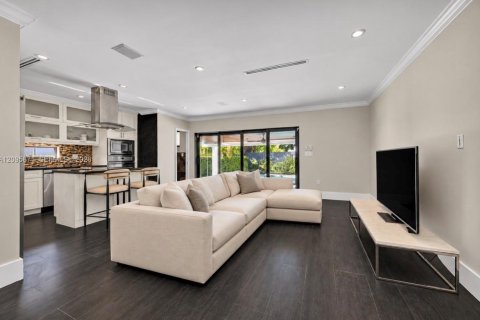 Villa ou maison à vendre à Miami, Floride: 3 chambres, 131.18 m2 № 2431281 - photo 5