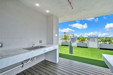 Condo in Hollywood, Florida, 3 bedrooms  № 1846236 - photo 8