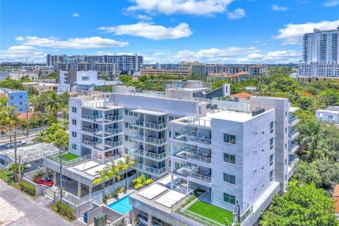 Condo in Hollywood, Florida, 3 bedrooms  № 1846236 - photo 1