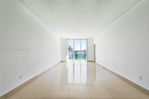 Condominio en alquiler en Sunny Isles Beach, Florida, 1 dormitorio, 93.37 m2 № 2085808 - foto 11