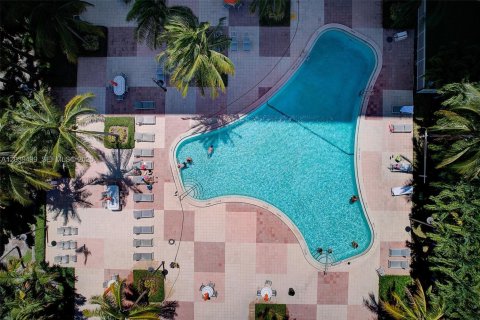 Condominio en alquiler en Sunny Isles Beach, Florida, 1 dormitorio, 93.37 m2 № 2085808 - foto 25