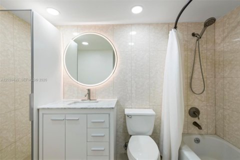 Condominio en alquiler en Sunny Isles Beach, Florida, 1 dormitorio, 93.37 m2 № 2085808 - foto 17