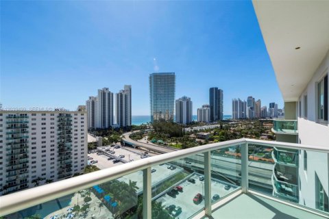 Condominio en alquiler en Sunny Isles Beach, Florida, 1 dormitorio, 93.37 m2 № 2085808 - foto 2