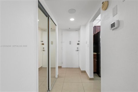 Condominio en alquiler en Sunny Isles Beach, Florida, 1 dormitorio, 93.37 m2 № 2085808 - foto 4