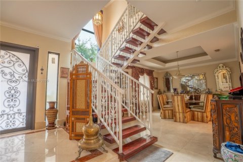 House in Miami Lakes, Florida 5 bedrooms, 315.12 sq.m. № 1878446 - photo 6