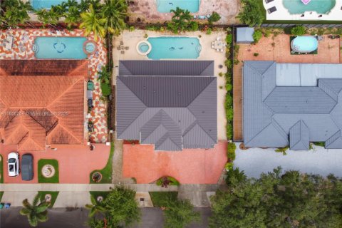 House in Miami Lakes, Florida 5 bedrooms, 315.12 sq.m. № 1878446 - photo 5