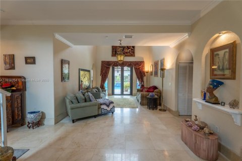 House in Miami Lakes, Florida 5 bedrooms, 315.12 sq.m. № 1878446 - photo 15