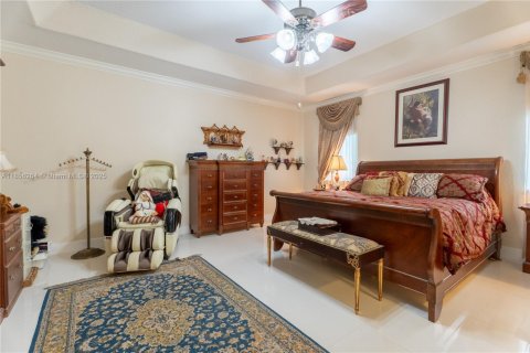House in Miami Lakes, Florida 5 bedrooms, 315.12 sq.m. № 1878446 - photo 19