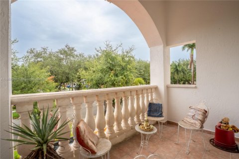 House in Miami Lakes, Florida 5 bedrooms, 315.12 sq.m. № 1878446 - photo 11