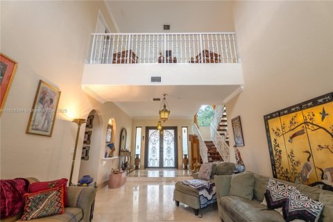 House in Miami Lakes, Florida 5 bedrooms, 315.12 sq.m. № 1878446 - photo 7