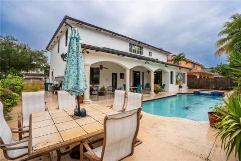 House in Miami Lakes, Florida 5 bedrooms, 315.12 sq.m. № 1878446 - photo 13