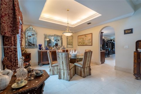 House in Miami Lakes, Florida 5 bedrooms, 315.12 sq.m. № 1878446 - photo 17