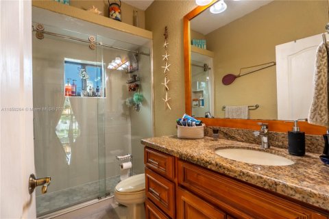 House in Miami Lakes, Florida 5 bedrooms, 315.12 sq.m. № 1878446 - photo 30