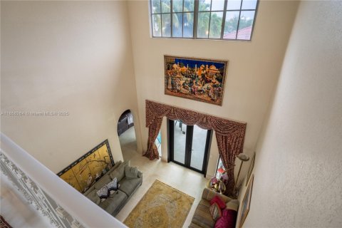 House in Miami Lakes, Florida 5 bedrooms, 315.12 sq.m. № 1878446 - photo 8