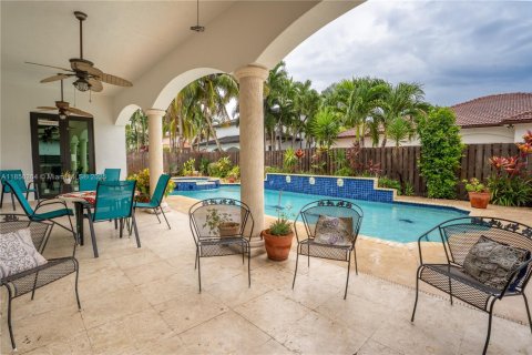 House in Miami Lakes, Florida 5 bedrooms, 315.12 sq.m. № 1878446 - photo 14