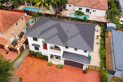 House in Miami Lakes, Florida 5 bedrooms, 315.12 sq.m. № 1878446 - photo 3