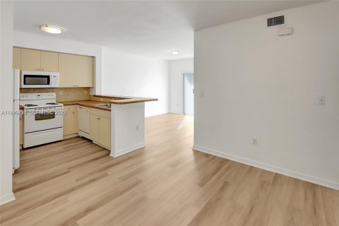 Appartement à louer à Cutler Bay, Floride: 2 chambres, 83.61 m2 № 1989480 - photo 4