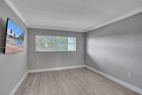 Condo in Miami, Florida, 1 bedroom  № 1963779 - photo 20