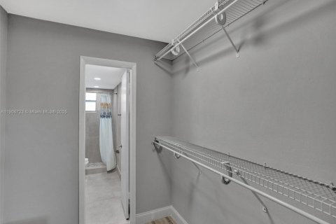Condo in Miami, Florida, 1 bedroom  № 1963779 - photo 26