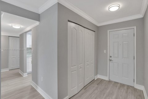 Condo in Miami, Florida, 1 bedroom  № 1963779 - photo 3