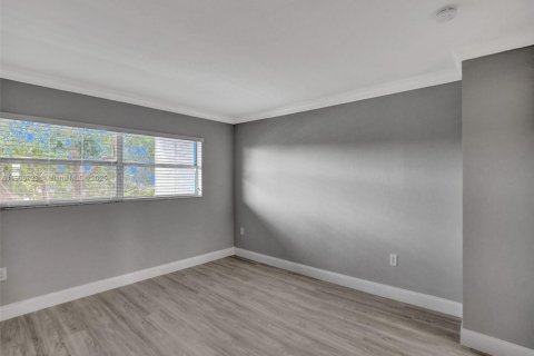 Condo in Miami, Florida, 1 bedroom  № 1963779 - photo 19