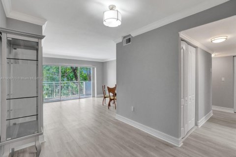 Condo in Miami, Florida, 1 bedroom  № 1963779 - photo 4