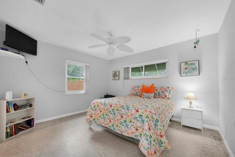 House in Treasure Island, Florida 2 bedrooms, 108.42 sq.m. № 2226398 - photo 17