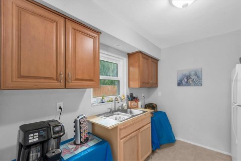 House in Treasure Island, Florida 2 bedrooms, 108.42 sq.m. № 2226398 - photo 14