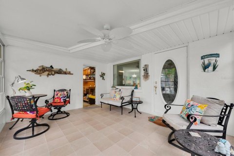 House in Treasure Island, Florida 2 bedrooms, 108.42 sq.m. № 2226398 - photo 5