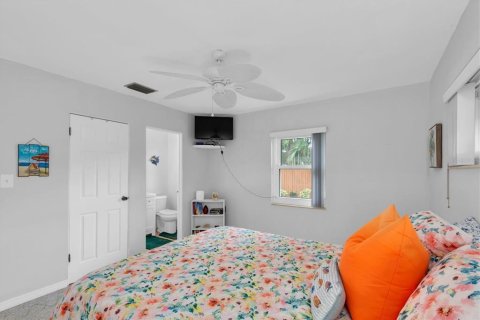 House in Treasure Island, Florida 2 bedrooms, 108.42 sq.m. № 2226398 - photo 18