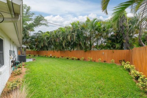House in Treasure Island, Florida 2 bedrooms, 108.42 sq.m. № 2226398 - photo 25