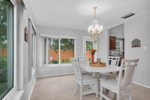 House in Treasure Island, Florida 2 bedrooms, 108.42 sq.m. № 2226398 - photo 13