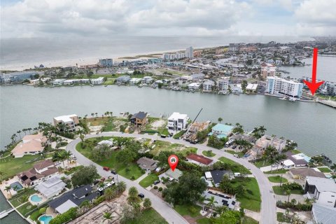House in Treasure Island, Florida 2 bedrooms, 108.42 sq.m. № 2226398 - photo 4