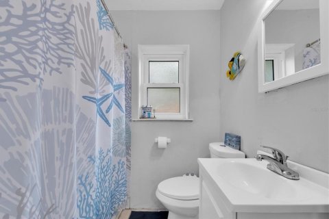 House in Treasure Island, Florida 2 bedrooms, 108.42 sq.m. № 2226398 - photo 22